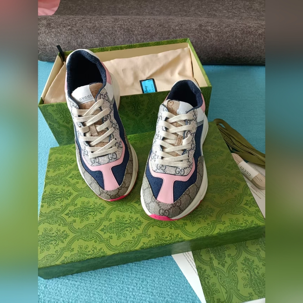 Gucci Navy and Pink Sneakers - Picture 5 of 9